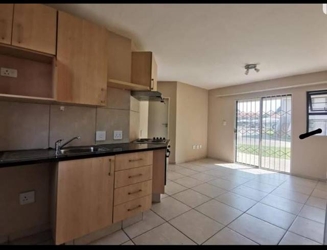 2 BEDROOM PROPERTY TO RENT IN LAKEFIELD